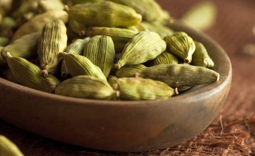 دمنوش گیاهی معطر مهرگیاه